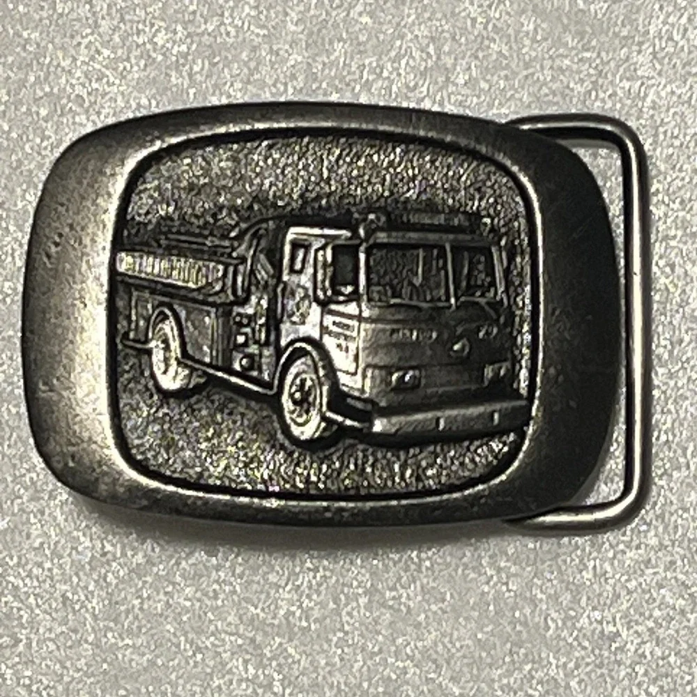 Vintage MM United Chicago Fire Truck Belt Buckle Solid Metal USA 1983 D1341